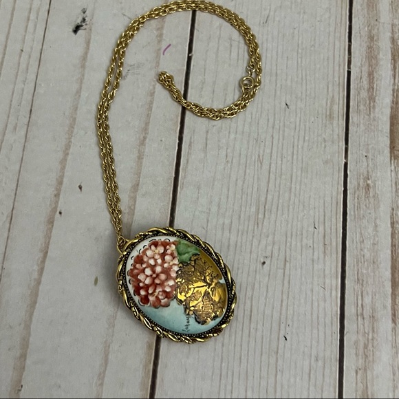 Vintage Hand Painted Beautiful Floral Abstract Pendant/Necklace - Picture 2 of 11